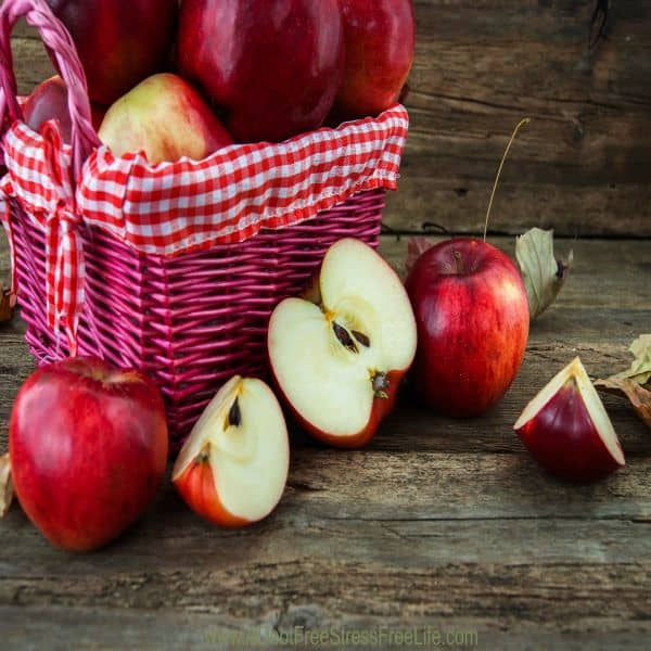 When the autumn leaves start showing their colors, there's no better time for a fall picnic. These picnic ideas will spark your creativity. I love the idea of #4.